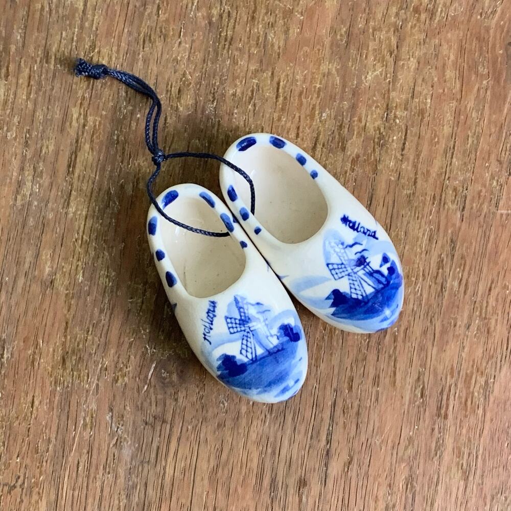Holland Souvenir Miniature 2” Porcelain Dutch‎ Shoes Blue & White hand painted